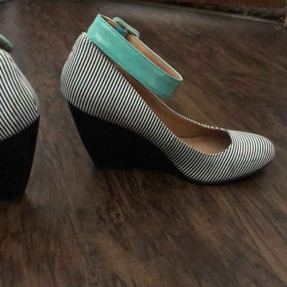 Striped wedges with mint ankle strap - Picture 3 of 3